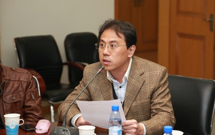 李实博士主持大会
