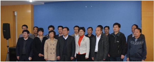 人大附中领导与代表团一行合影留念。