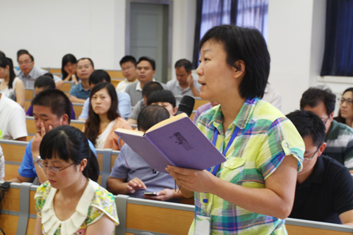 研修老师与专家互动交流