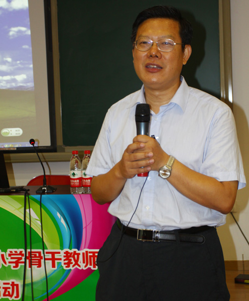 人大附中常务副校长翟小宁教授在研修活动现场