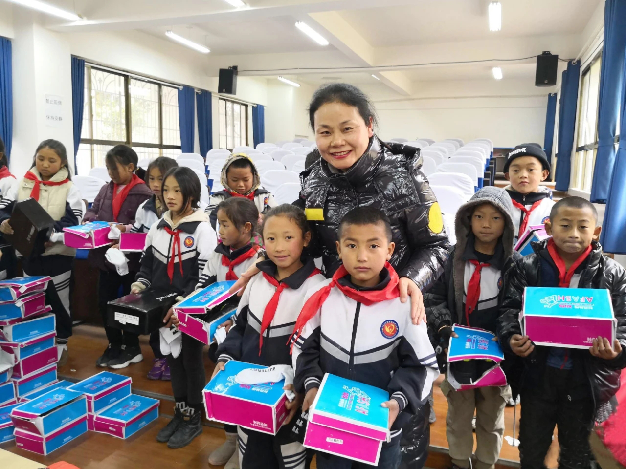 为了那片索玛花开得更鲜艳 ——人大附中基地闫培新校长校长工作室凉山支教纪实
