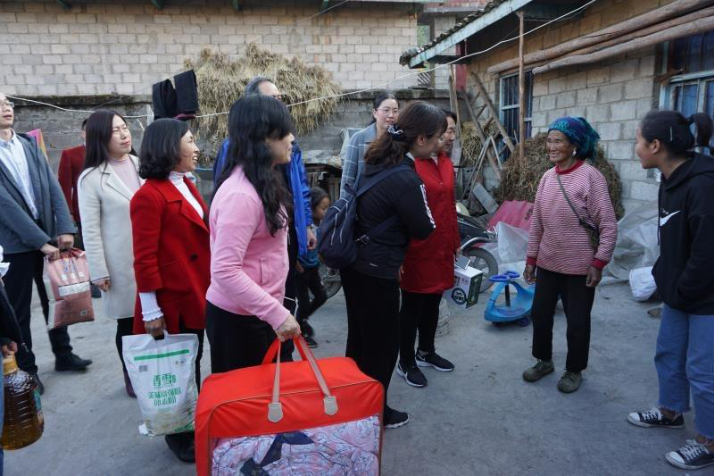 为了那片索玛花开得更鲜艳 ——人大附中基地闫培新校长校长工作室凉山支教纪实